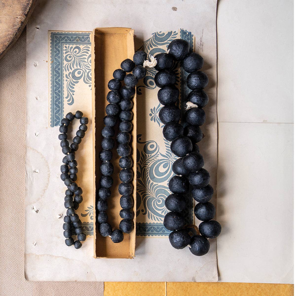 Recycled Glass Beads: Black / Medium